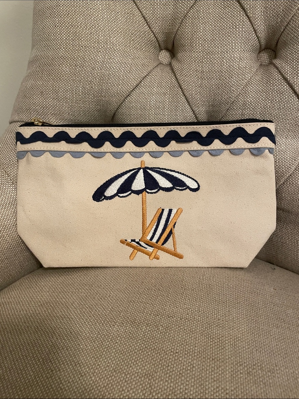 Shiraleah Navy & Cream Poppy Embroidered Beach Umbrella Cosmetic Pouch